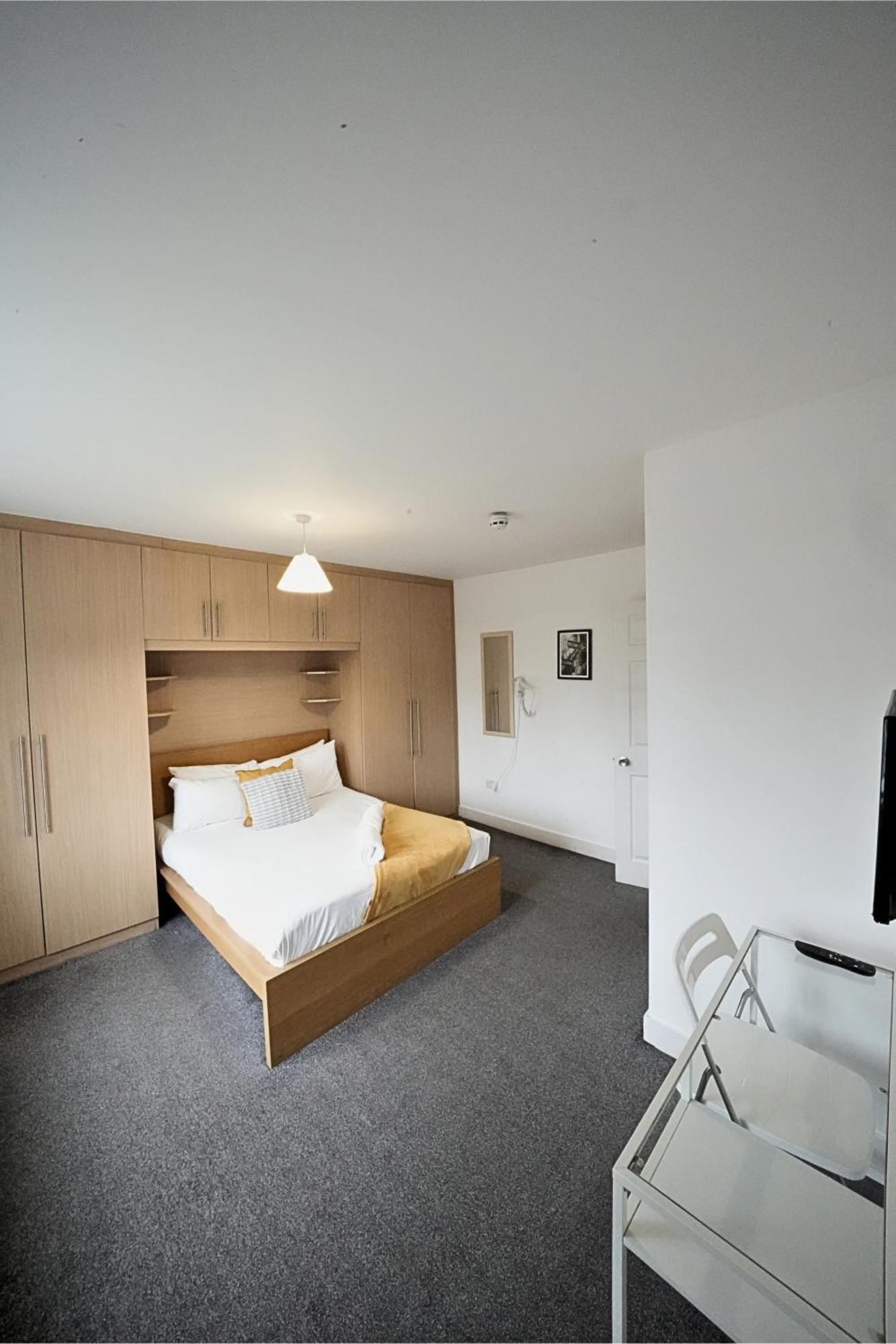 The Great Airport Place-Private Bedrooms With Private Bathroom-1 Bus To Heathrow Airport-5 Minutes By Car- Helpful Advice From Our Team Harmondsworth Екстериор снимка