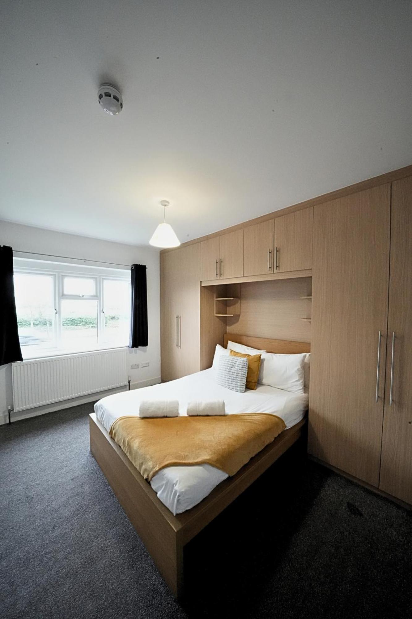 The Great Airport Place-Private Bedrooms With Private Bathroom-1 Bus To Heathrow Airport-5 Minutes By Car- Helpful Advice From Our Team Harmondsworth Екстериор снимка