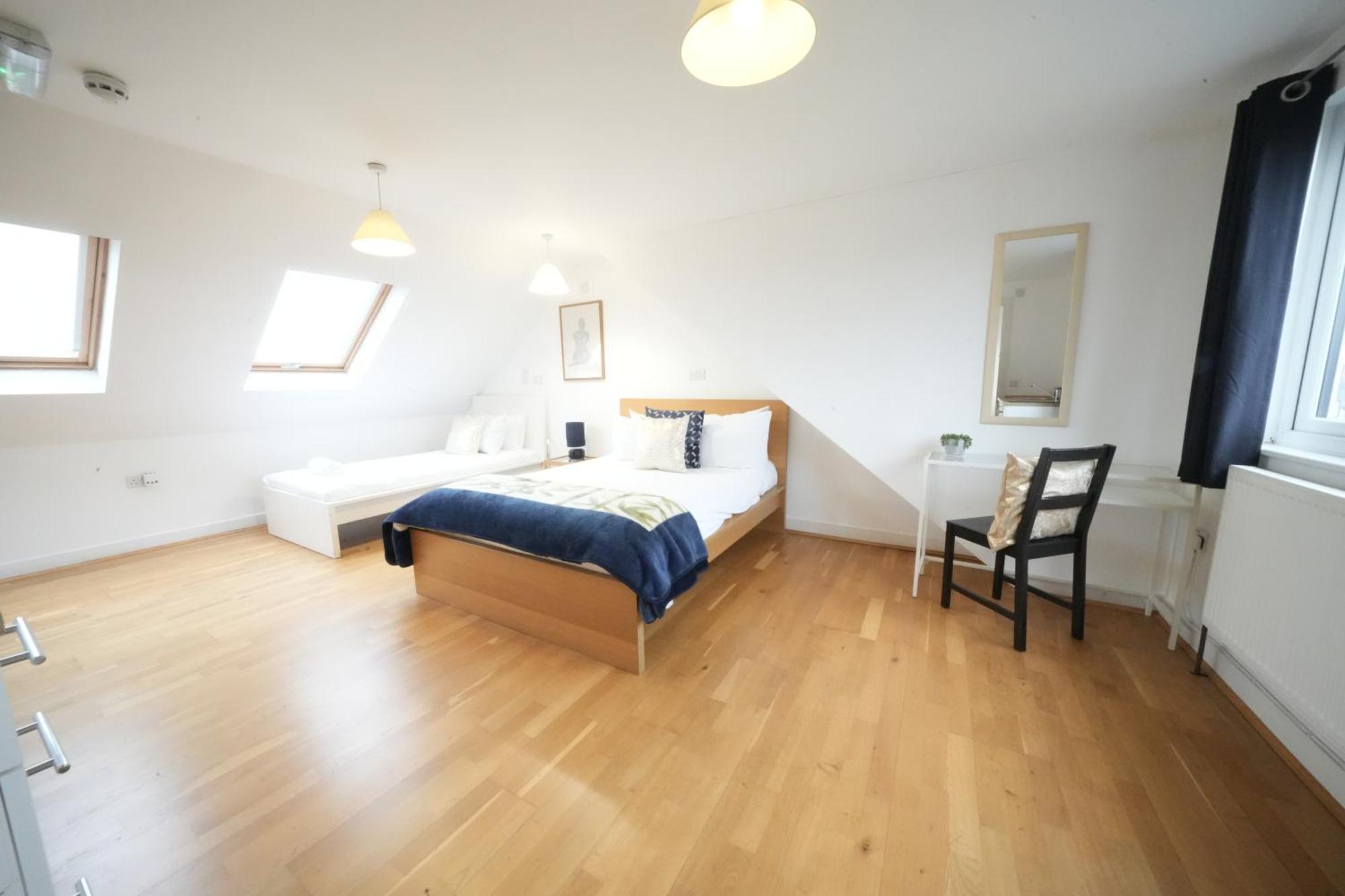 The Great Airport Place-Private Bedrooms With Private Bathroom-1 Bus To Heathrow Airport-5 Minutes By Car- Helpful Advice From Our Team Harmondsworth Екстериор снимка