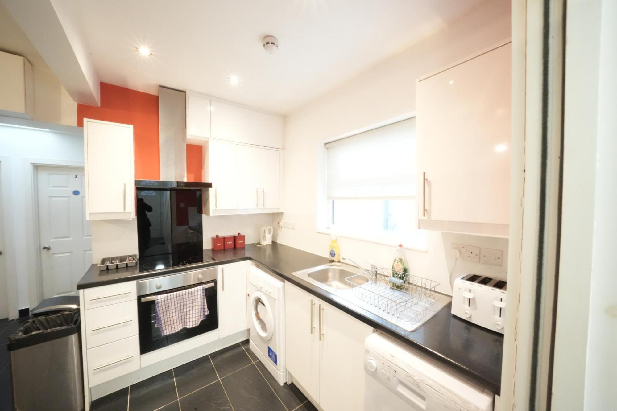 The Great Airport Place-Private Bedrooms With Private Bathroom-1 Bus To Heathrow Airport-5 Minutes By Car- Helpful Advice From Our Team Harmondsworth Екстериор снимка