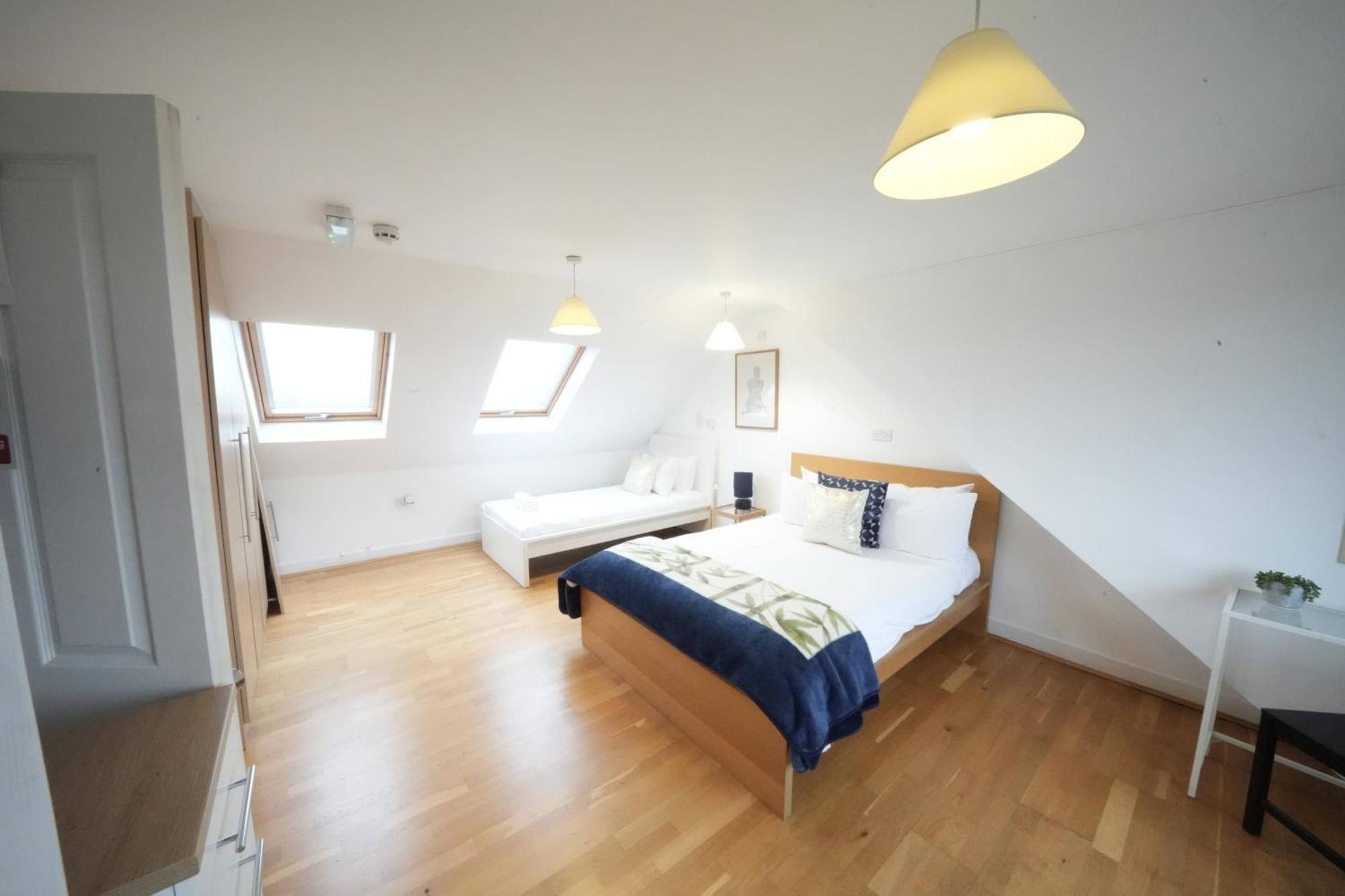 The Great Airport Place-Private Bedrooms With Private Bathroom-1 Bus To Heathrow Airport-5 Minutes By Car- Helpful Advice From Our Team Harmondsworth Екстериор снимка