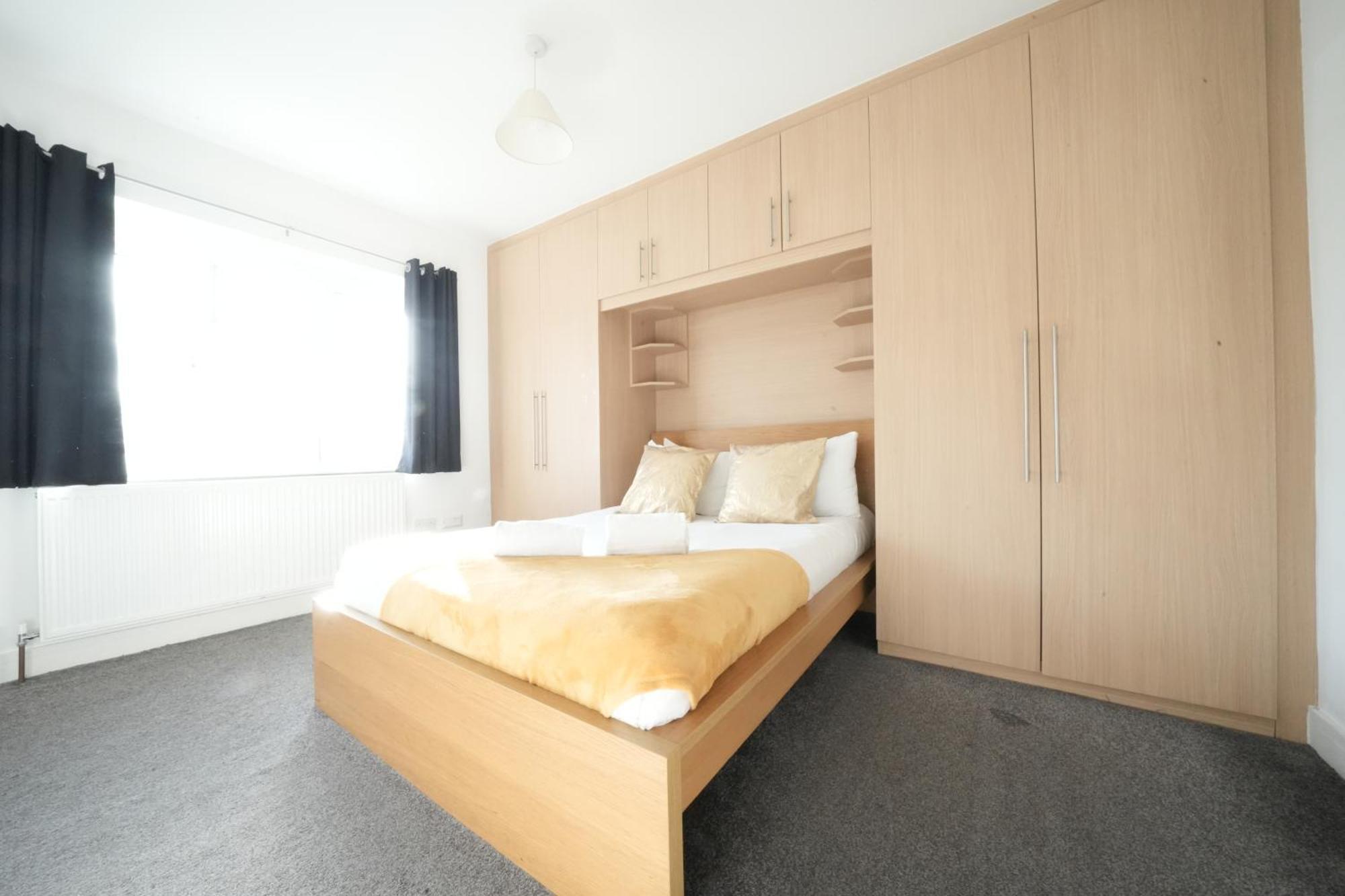 The Great Airport Place-Private Bedrooms With Private Bathroom-1 Bus To Heathrow Airport-5 Minutes By Car- Helpful Advice From Our Team Harmondsworth Екстериор снимка