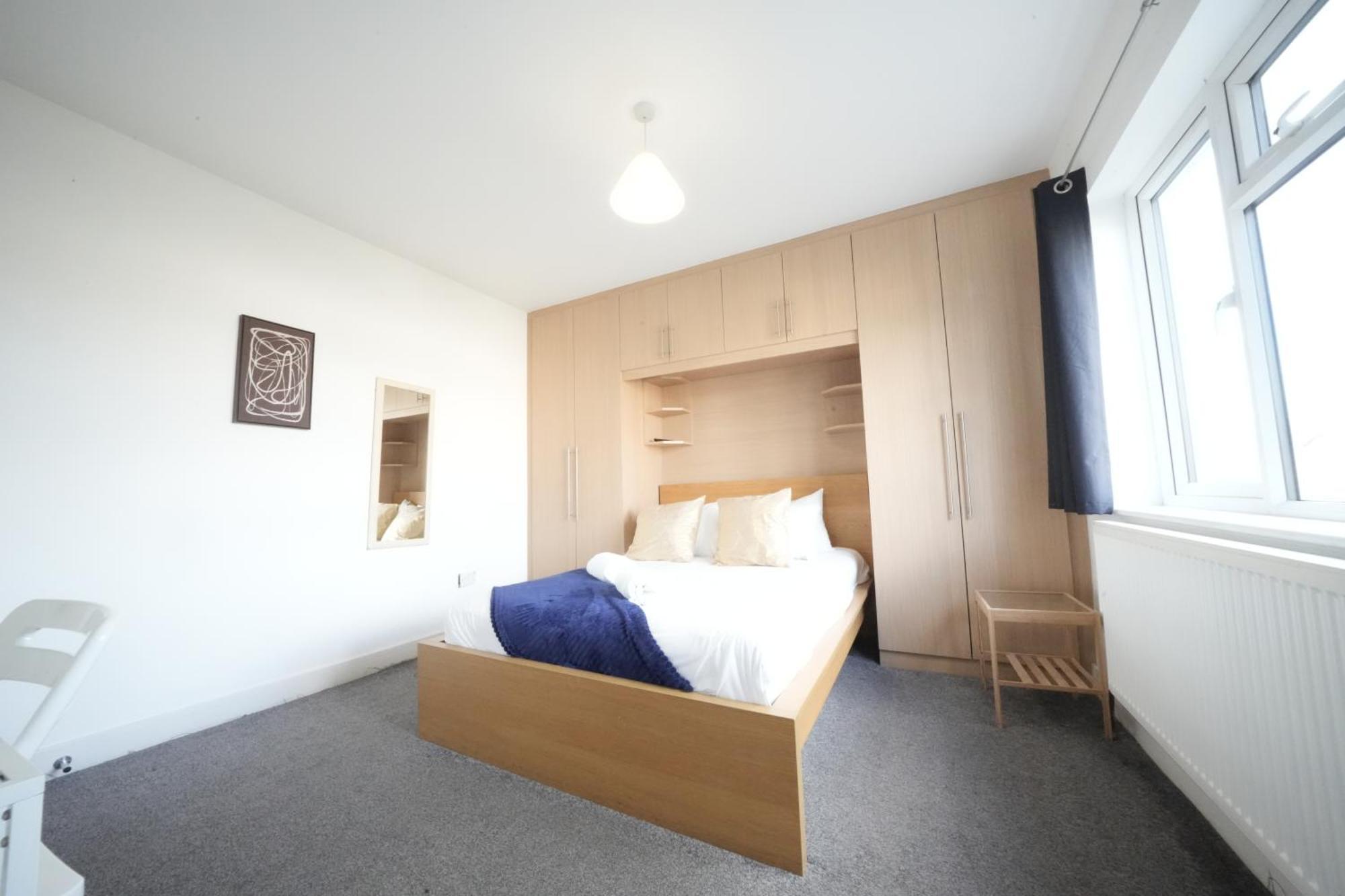 The Great Airport Place-Private Bedrooms With Private Bathroom-1 Bus To Heathrow Airport-5 Minutes By Car- Helpful Advice From Our Team Harmondsworth Екстериор снимка