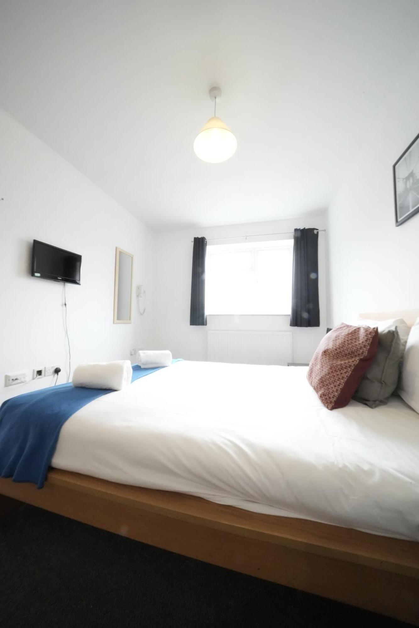 The Great Airport Place-Private Bedrooms With Private Bathroom-1 Bus To Heathrow Airport-5 Minutes By Car- Helpful Advice From Our Team Harmondsworth Екстериор снимка